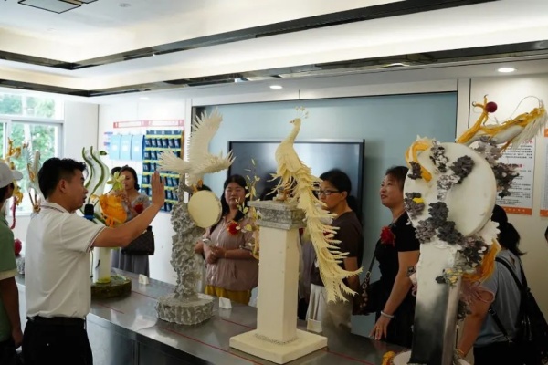 <a href=http://www.8881133.com target=_blank class=infotextkey>江西新東方烹飪學(xué)校</a>jpg