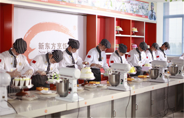 學(xué)西點(diǎn)就到江西新東方.jpg