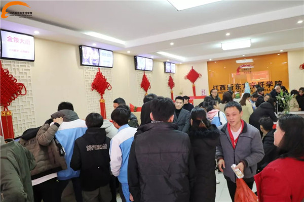 2020<a href=http://www.8881133.com target=_blank class=infotextkey>江西新東方烹飪學(xué)院</a>春季預(yù)報名.jpg