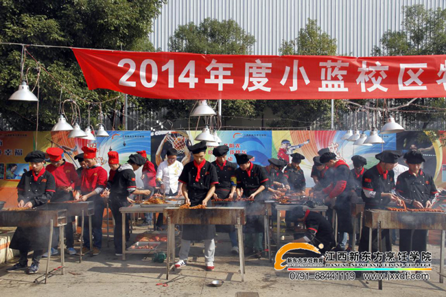 ��ԺС�{(l��n)У�^(q��)��ɫ������Y(ji��)�I(y��)����¡���e����ǧ��ͬϯƷ��ɫ��ζ