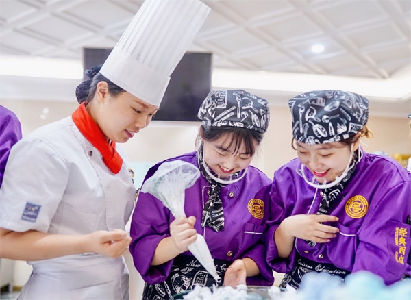 <a href=http://www.8881133.com target=_blank class=infotextkey>江西新東方烹飪學(xué)校</a>西點(diǎn)專(zhuān)業(yè).jpg