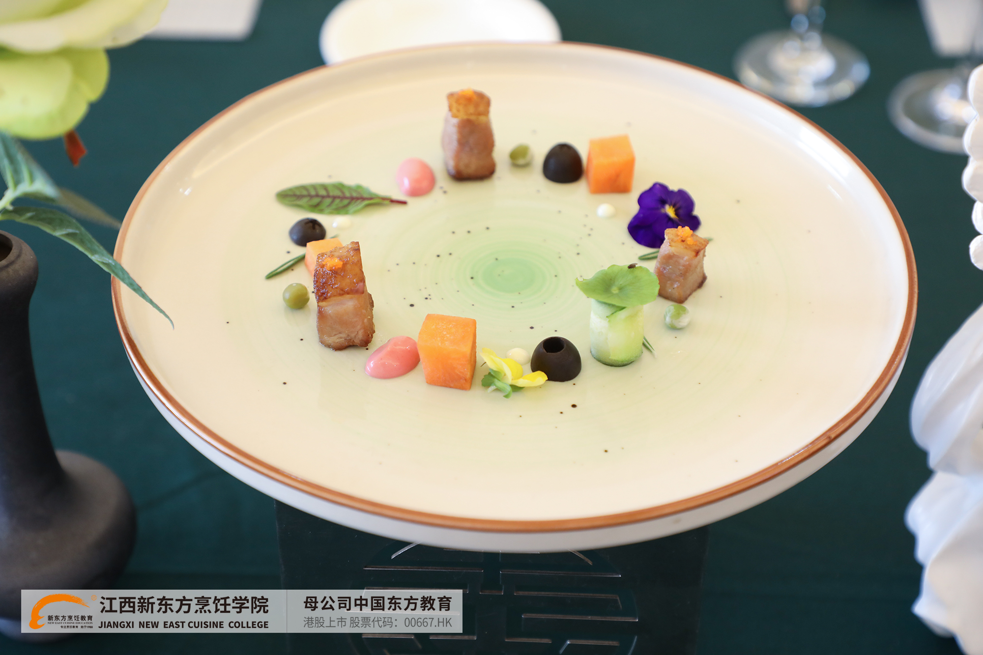 <a href=http://www.8881133.com target=_blank class=infotextkey>江西新東方烹飪學(xué)校</a>.jpg