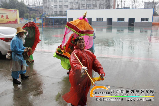 ��ԺС�{(l��n)У�^(q��)����ͬ�c�g�gϲϲ�[Ԫ��