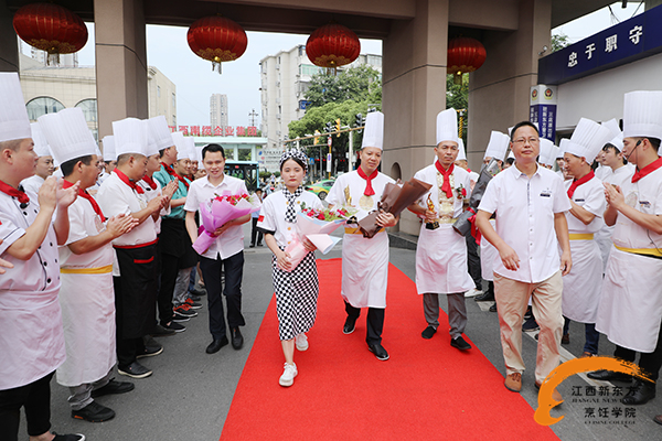 優(yōu)良教師團(tuán)隊(duì)載譽(yù)歸來(lái)
