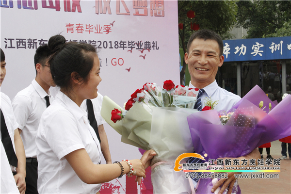 <a href=http://www.8881133.com _fcksavedurl=http://www.8881133.com target=_blank class=infotextkey><a href=http://www.8881133.com target=_blank class=infotextkey>江西新東方烹飪學(xué)院</a></a>畢業(yè)學(xué)子歡送會