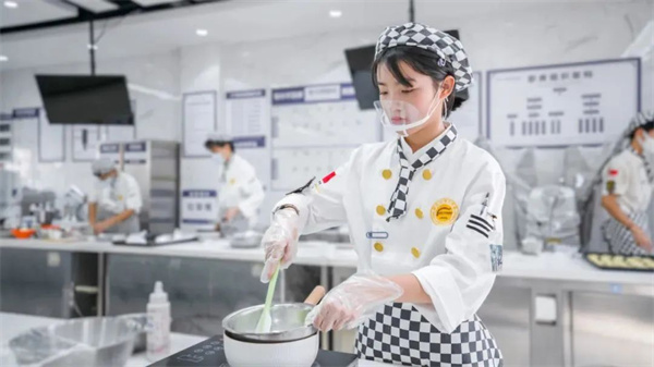 <a href=http://www.8881133.com target=_blank class=infotextkey>江西新東方烹飪學(xué)校</a>.jpg