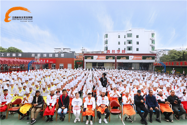 <a href=http://www.8881133.com target=_blank class=infotextkey>江西新東方烹飪學(xué)院</a>感恩教育分享報告會.jpg