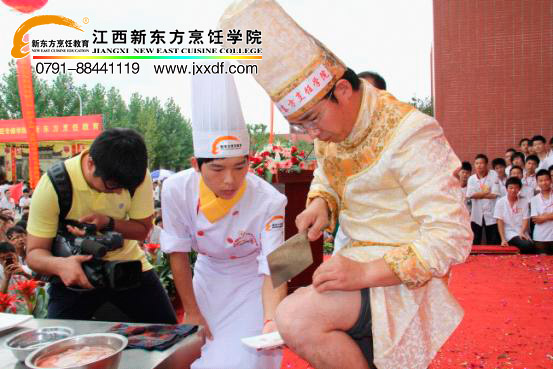 林老師表演大腿上切肉