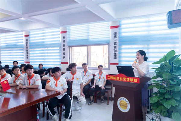 <a href=http://www.8881133.com target=_blank class=infotextkey>江西新東方烹飪學校</a>舉辦名師進校園活動.jpg