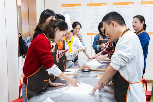 <a href=http://www.8881133.com target=_blank class=infotextkey>江西新東方烹飪學(xué)校</a>.jpg