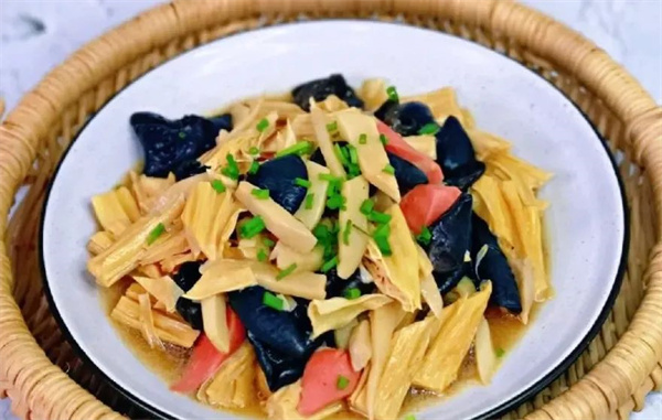 <a href=http://www.8881133.com target=_blank class=infotextkey>江西新東方烹飪學(xué)校</a>