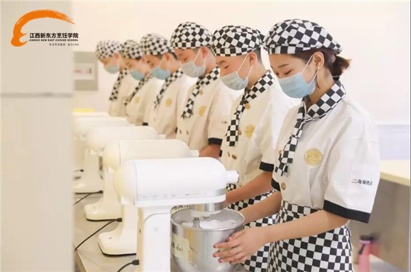 學(xué)西點就到<a href=http://www.8881133.com target=_blank class=infotextkey>江西新東方烹飪學(xué)院</a>.jpg