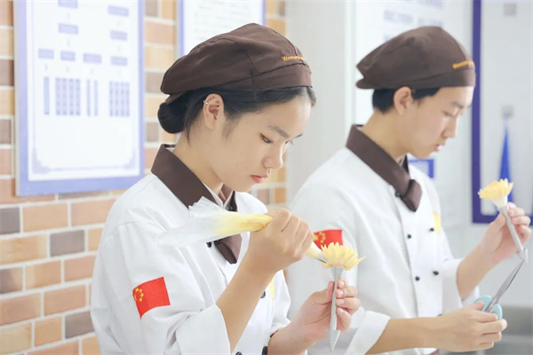 <a href=http://www.8881133.com target=_blank class=infotextkey>江西新東方烹飪學校</a>.jpg