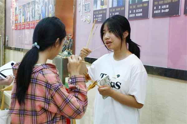 <a href=http://www.8881133.com target=_blank class=infotextkey>江西新東方烹飪學校</a>研學游.jpg