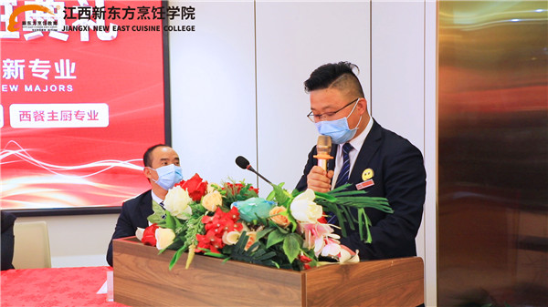 <a href=http://www.8881133.com target=_blank class=infotextkey>江西新東方烹飪學(xué)院</a>開班典禮.jpg