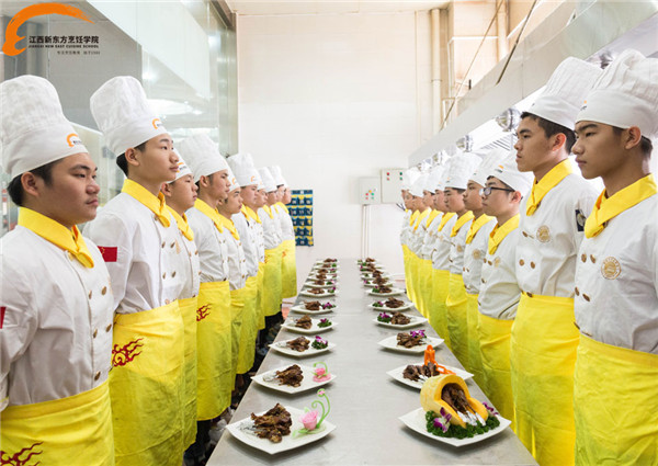 <a href=http://www.8881133.com target=_blank class=infotextkey>江西新東方烹飪學(xué)院</a>學(xué)廚師.jpg