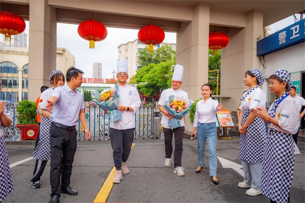 <a href=http://www.8881133.com target=_blank class=infotextkey>江西新東方烹飪學(xué)校</a>.jpg