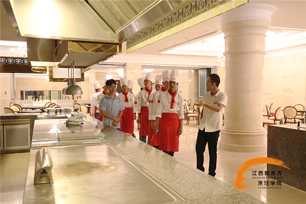 學(xué)子赴恒大酒店參觀學(xué)習(xí)