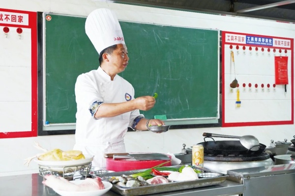 <a href=http://www.8881133.com target=_blank class=infotextkey>江西新東方烹飪學(xué)校</a>.jpg