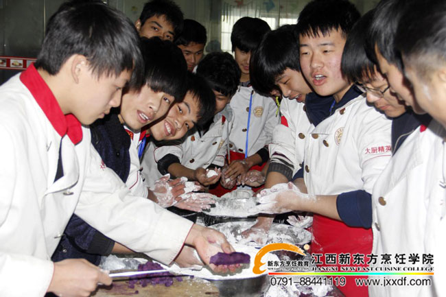 ��ԺС�{(l��n)У�^(q��)����ͬ�c�g�gϲϲ�[Ԫ��