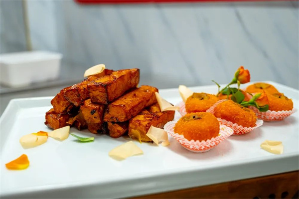 <a href=http://www.8881133.com target=_blank class=infotextkey>江西新東方烹飪學(xué)校</a>.jpg