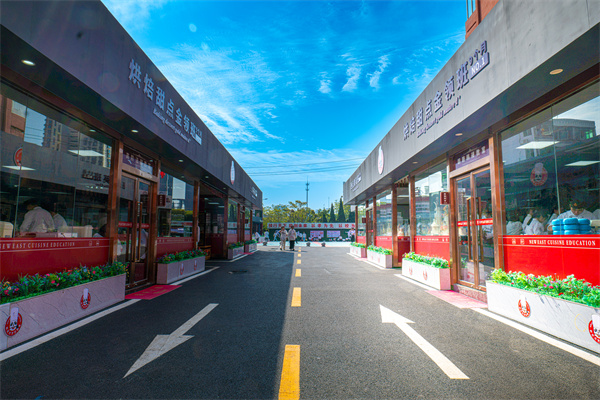 <a href=http://www.8881133.com target=_blank class=infotextkey>江西新東方烹飪學(xué)校</a>