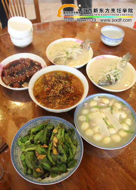 江西新東方大廚制作的美食大餐1.jpg