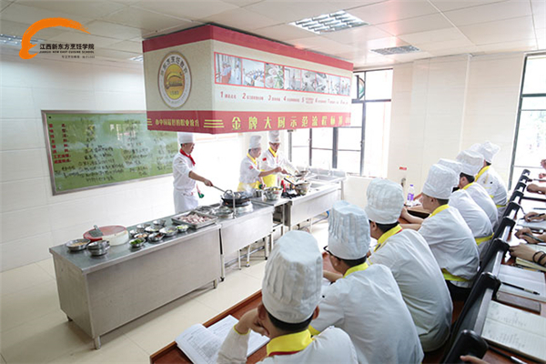 學(xué)廚師就來江西新東方.jpg