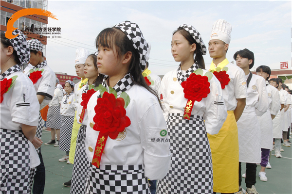 <a href=http://www.8881133.com target=_blank class=infotextkey>江西新東方烹飪學(xué)院</a>2019上半學(xué)年評(píng)優(yōu)表彰大會(huì)隆重召開.jpg