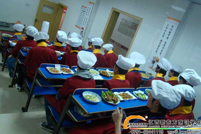 <a href=http://www.8881133.com target=_blank class=infotextkey>江西新東方烹飪學(xué)院</a>考核