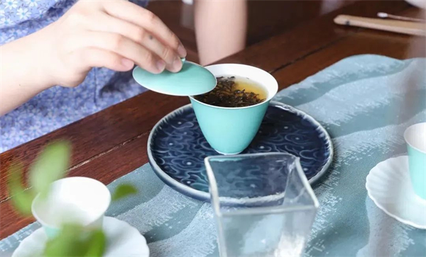 <a href=http://www.8881133.com target=_blank class=infotextkey>江西新東方烹飪學(xué)校</a>暑期班興趣班.jpg