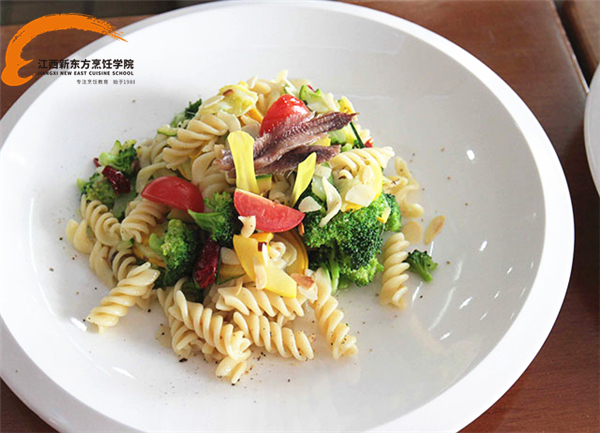學(xué)西餐就來(lái)江西新東方烹飪