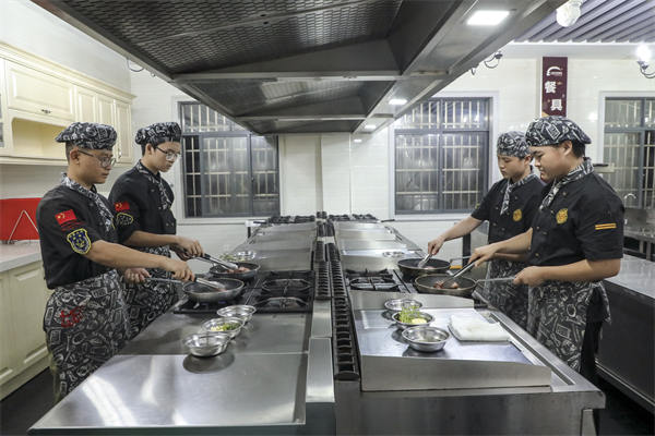 <a href=http://www.8881133.com target=_blank class=infotextkey>�����|����WУ</a>.jpg