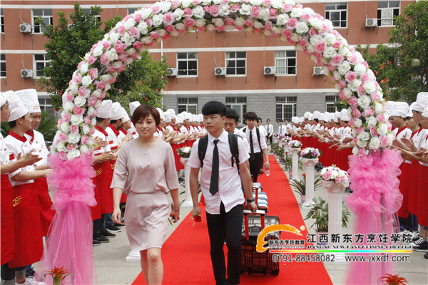 <a href=http://www.8881133.com _fcksavedurl=http://www.8881133.com target=_blank class=infotextkey><a href=http://www.8881133.com target=_blank class=infotextkey>江西新東方烹飪學(xué)院</a></a>畢業(yè)學(xué)子歡送會