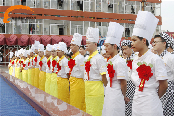 <a href=http://www.8881133.com target=_blank class=infotextkey>江西新東方烹飪學(xué)院</a>2019上半學(xué)年評(píng)優(yōu)表彰大會(huì)隆重召開.jpg