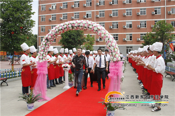 <a href=http://www.8881133.com _fcksavedurl=http://www.8881133.com target=_blank class=infotextkey><a href=http://www.8881133.com target=_blank class=infotextkey>江西新東方烹飪學(xué)院</a></a>畢業(yè)學(xué)子歡送會