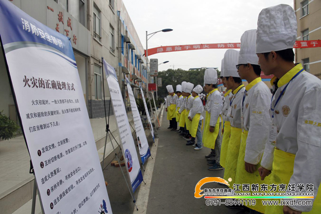 ������ȫ�oС����������δȻ����(chu��ng)��ƽ��У�@