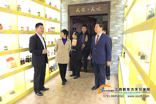 山西省呂梁市教育考察組領導來我院指導工作