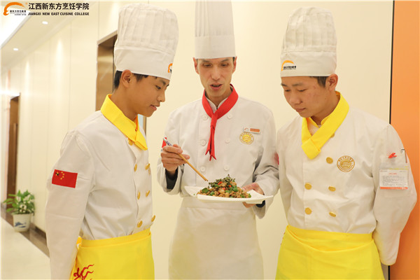 2020<a href=http://www.8881133.com target=_blank class=infotextkey>江西新東方烹飪學(xué)院</a>春季預(yù)報(bào)名.jpg