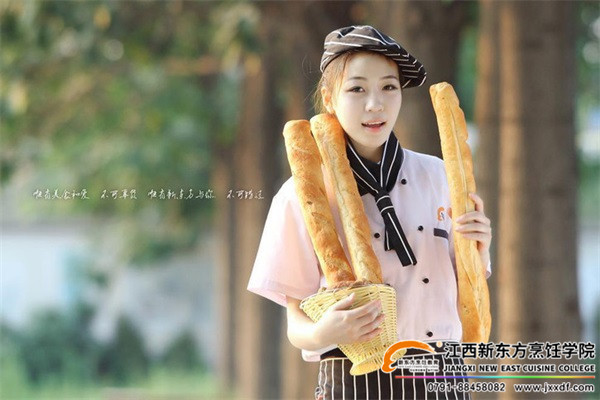 <a href=http://www.8881133.com target=_blank class=infotextkey>江西新東方烹飪學(xué)院</a>美女西點(diǎn)師.jpg
