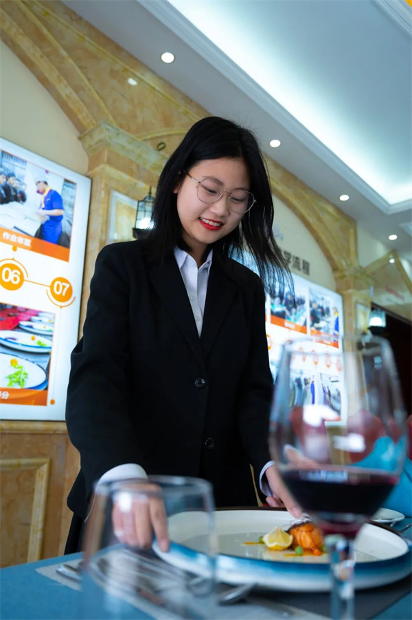 <a href=http://www.8881133.com target=_blank class=infotextkey>江西新東方烹飪學(xué)校</a>酒店管理專(zhuān)業(yè).jpg