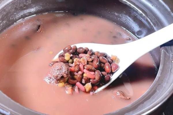 <a href=http://www.8881133.com target=_blank class=infotextkey>江西新東方烹飪學(xué)校</a>.jpg