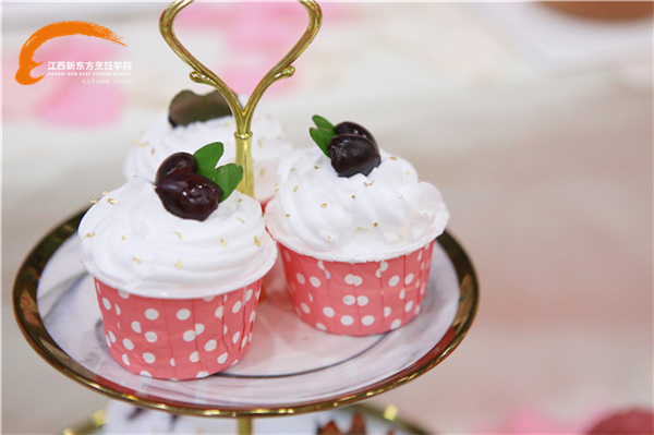 學西點就來<a href=http://www.8881133.com target=_blank class=infotextkey>江西新東方烹飪學院</a>.jpg
