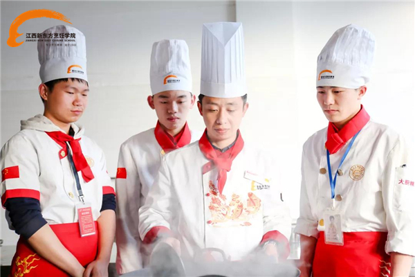 學炒菜到專業(yè)學校.jpg