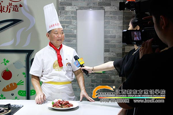 我院烹飪大師王梁生