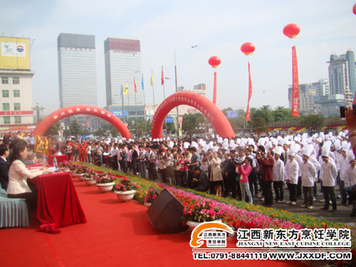 <a href=http://www.8881133.com target=_blank class=infotextkey>江西新東方烹飪學院</a>學生參加首屆中國贛菜展示會暨江西餐飲業(yè)博覽會開幕式~副本.jpg