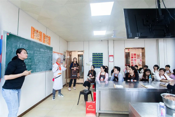 <a href=http://www.8881133.com target=_blank class=infotextkey>江西新東方烹飪學(xué)校</a>.jpg