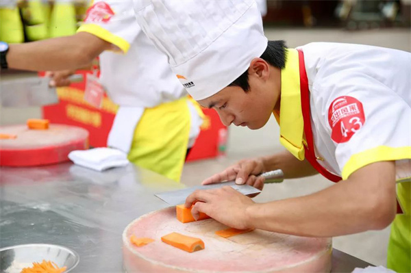 <a href=http://www.8881133.com target=_blank class=infotextkey>江西新東方烹飪學校</a>