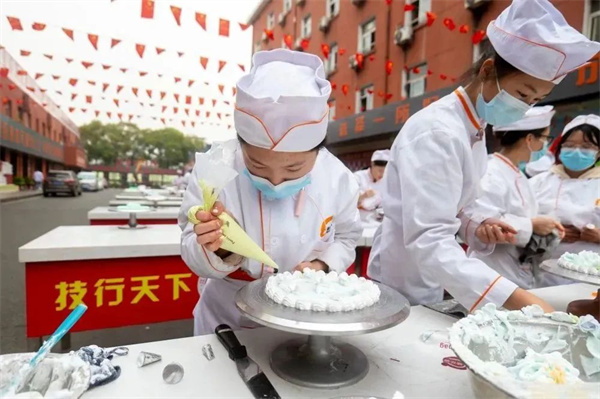 <a href=http://www.8881133.com target=_blank class=infotextkey>江西新東方烹飪學(xué)校</a>.jpg