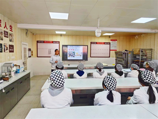 <a href=http://www.8881133.com target=_blank class=infotextkey>江西新東方烹飪學(xué)校</a>.jpg